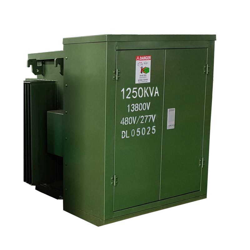 Driefasige op een pad gemonteerde transformator